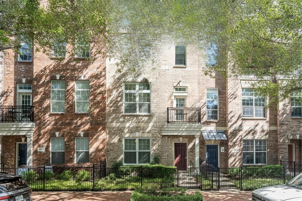 Townhomes Of District A Ph 01-11 - Residential