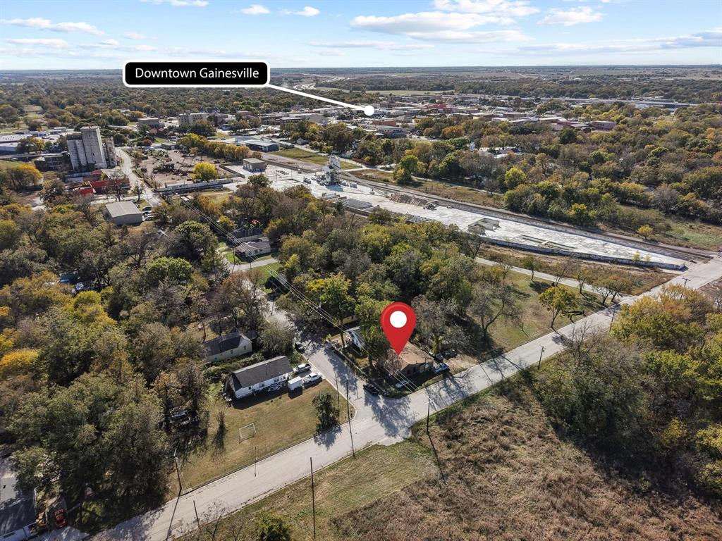 Photo 1 of 17 — 625 Denison Street, Gainesville, TX 76240