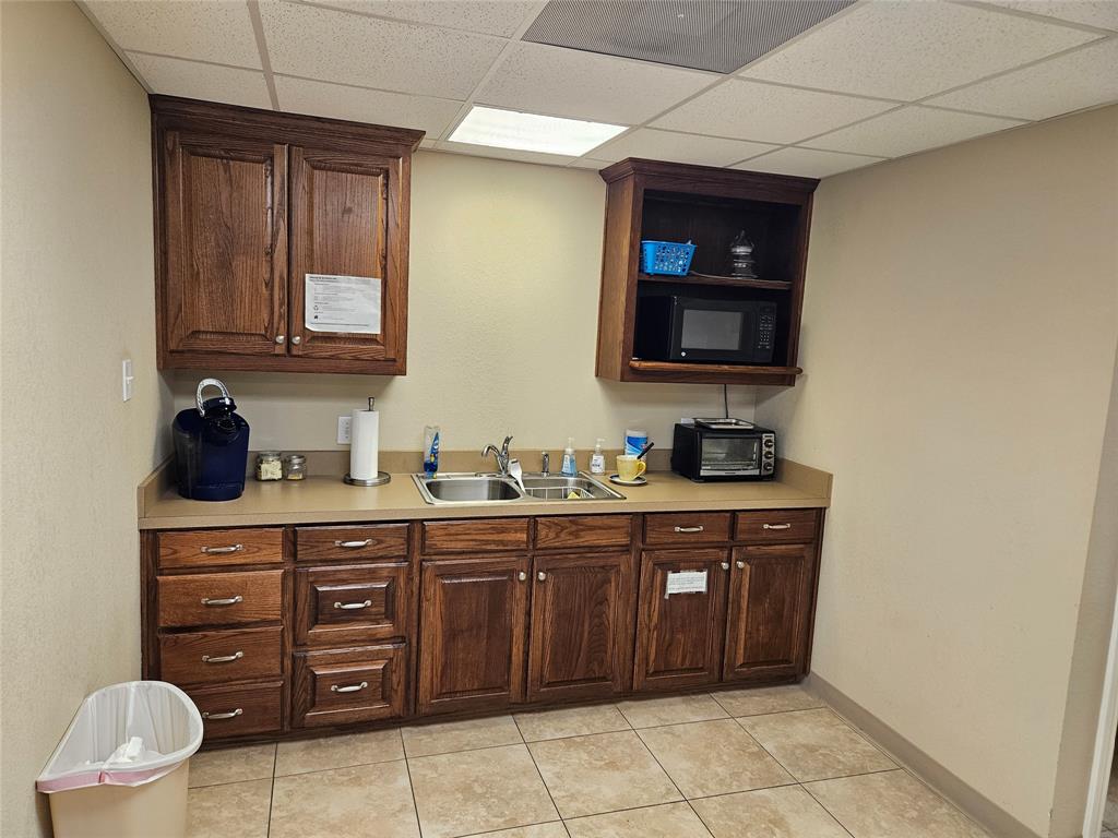 North 75 Bus Plaza - Commercial Lease