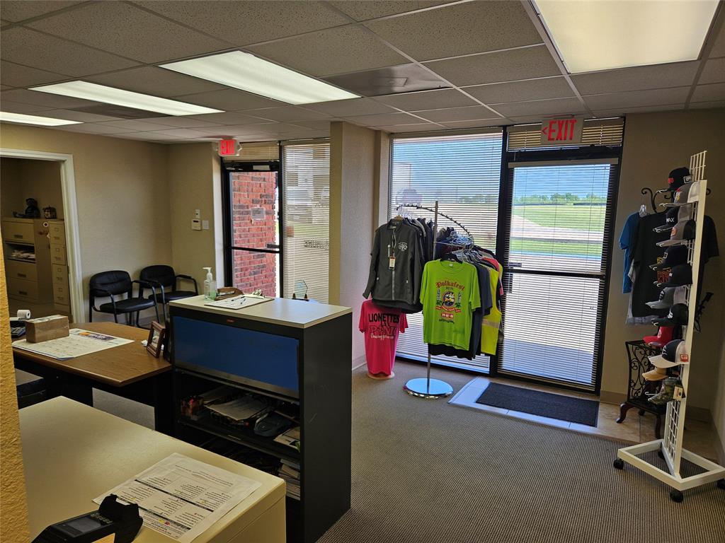 North 75 Bus Plaza - Commercial Lease