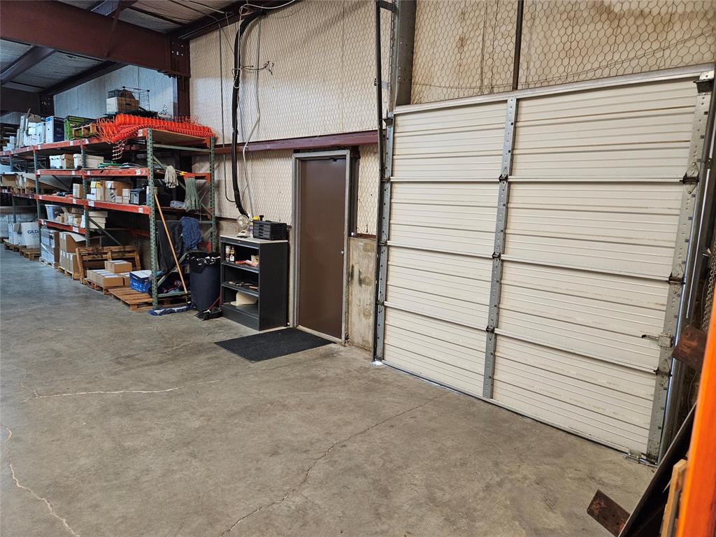 North 75 Bus Plaza - Commercial Lease