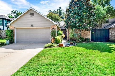 Photo of 2510 Lake Bend Terrace, Carrollton, TX 75006 (MLS # 21066434)