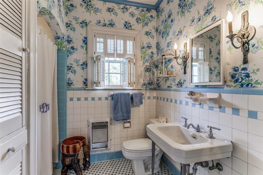 Francis Daniel - Residential