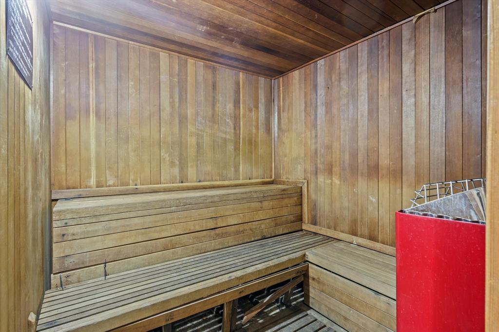 Cloisters Condo The - Residential