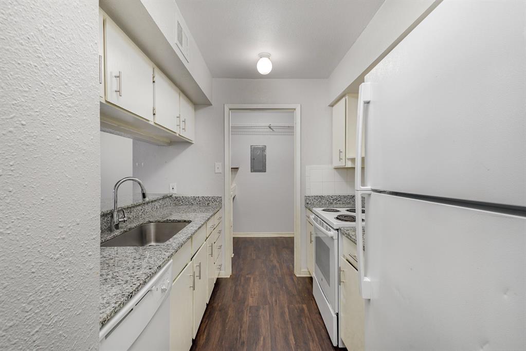 Creekbend Condo Ph 01-06 - Residential