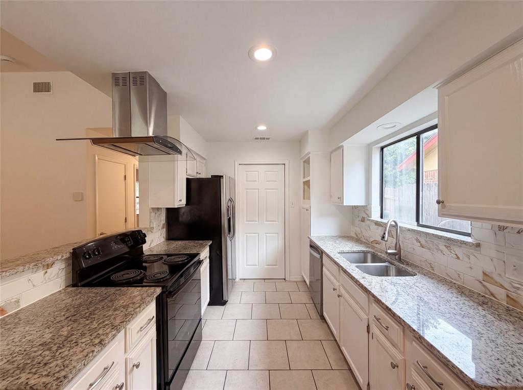 5736 Sea Breeze Lane