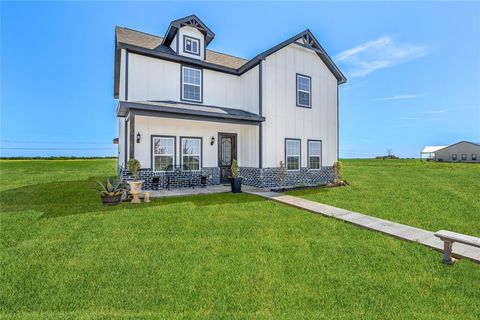 Photo of 505 Farmer Road, Ennis, TX 75119 (MLS # 21246802)