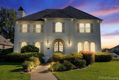 Photo of 527 Canterbury Lane, Bossier City, LA 71111 (MLS # 21243957)