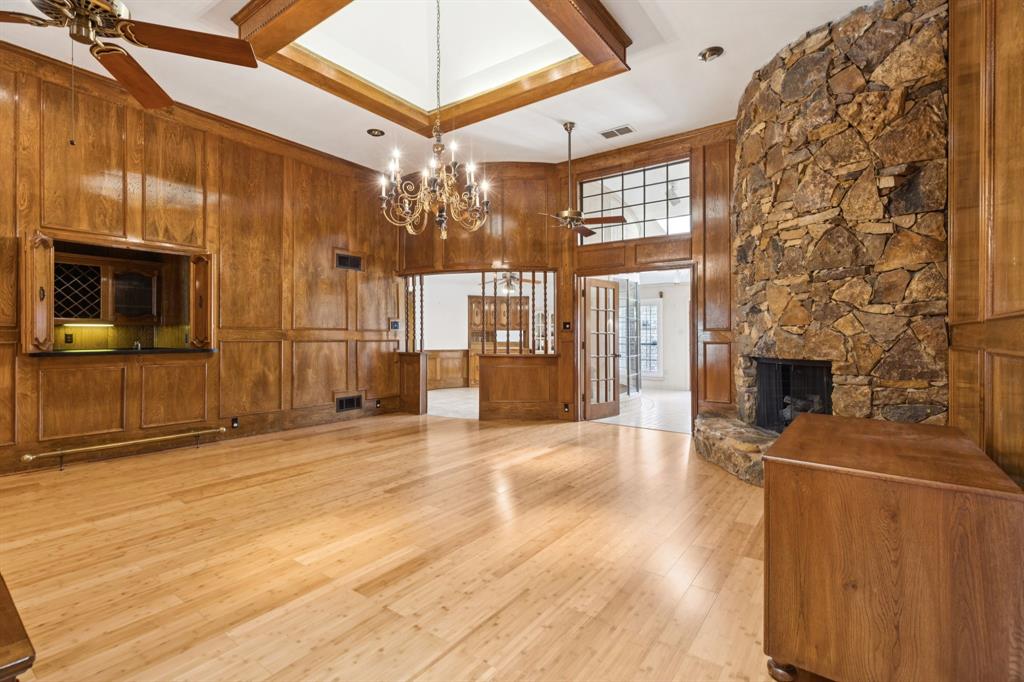 10101 Ashglen Circle