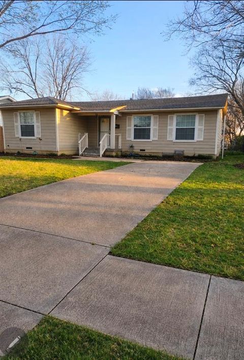 Photo of 118 E Daugherty Drive, Garland, TX 75041 (MLS # 21202266)