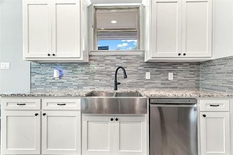 Tiny photo for 675 Wayne Avenue, Van Alstyne, TX 75495 (MLS # 21069947)