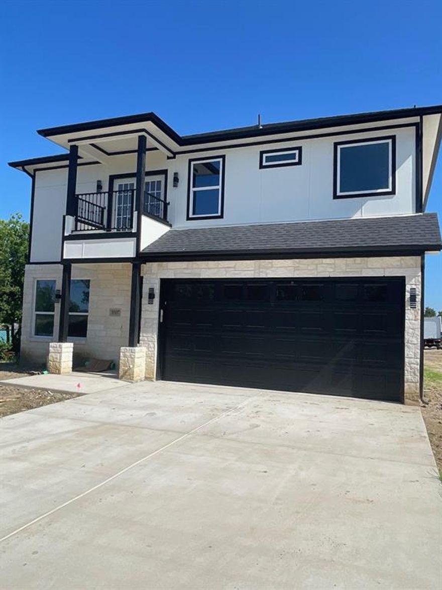 BEAUTIFUL, Modern Custom-Built NEW Construction in west Dallas. Spacious open floor plan, 10 ft ceilings, 5 bedrooms, 3 Full baths, Laundry room and attached 2 Car Garage. Fully equipped kitchen with Stainless Steel Appliances, Custom-built Cabinetry with Granite Counters and pantry, modern Fireplace, High-Quality Tile & flooring. Spacious master bedroom, bathroom, walk-in closet, Jacuzzi, Alarm system, fans, sprinkler systems and many other extras. Must see before it's gone.