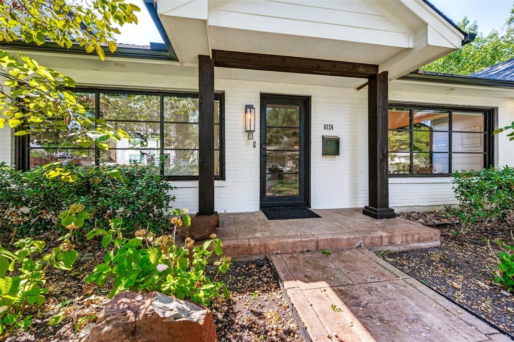 6124 Del Norte Lane