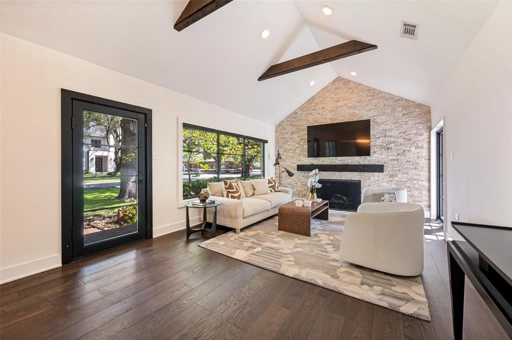 6124 Del Norte Lane