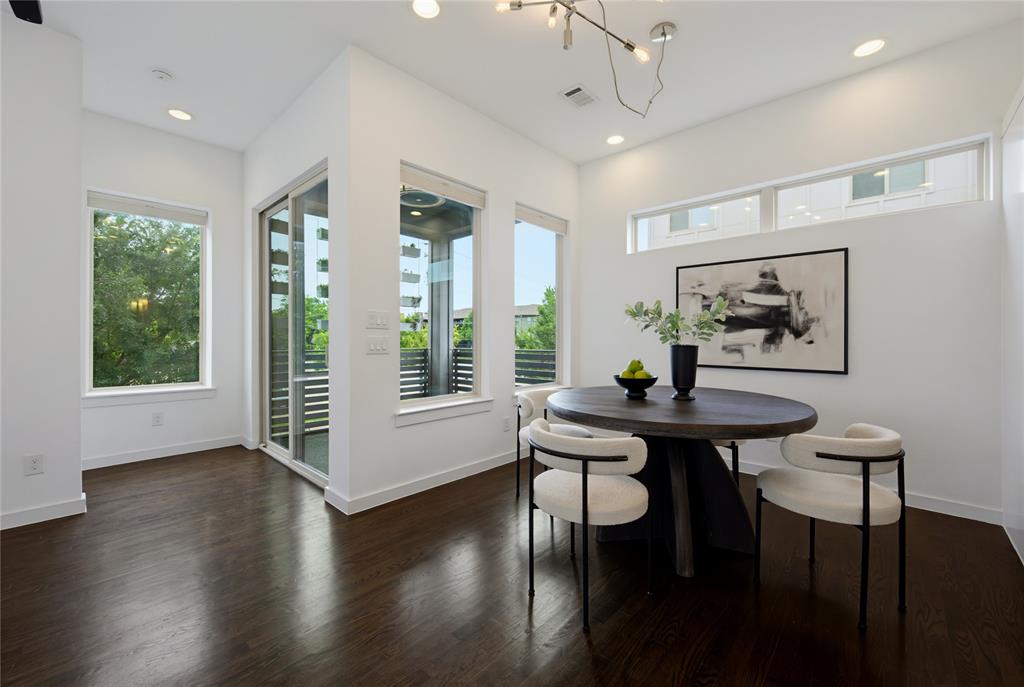 1915 Summit Avenue 1
