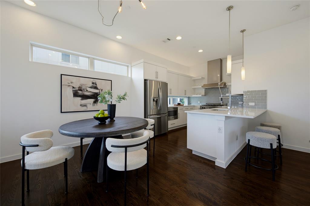 1915 Summit Avenue 1