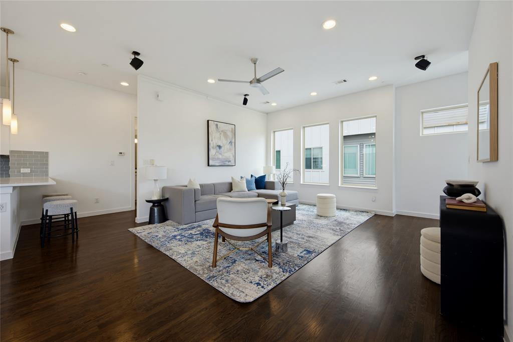 1915 Summit Avenue 1