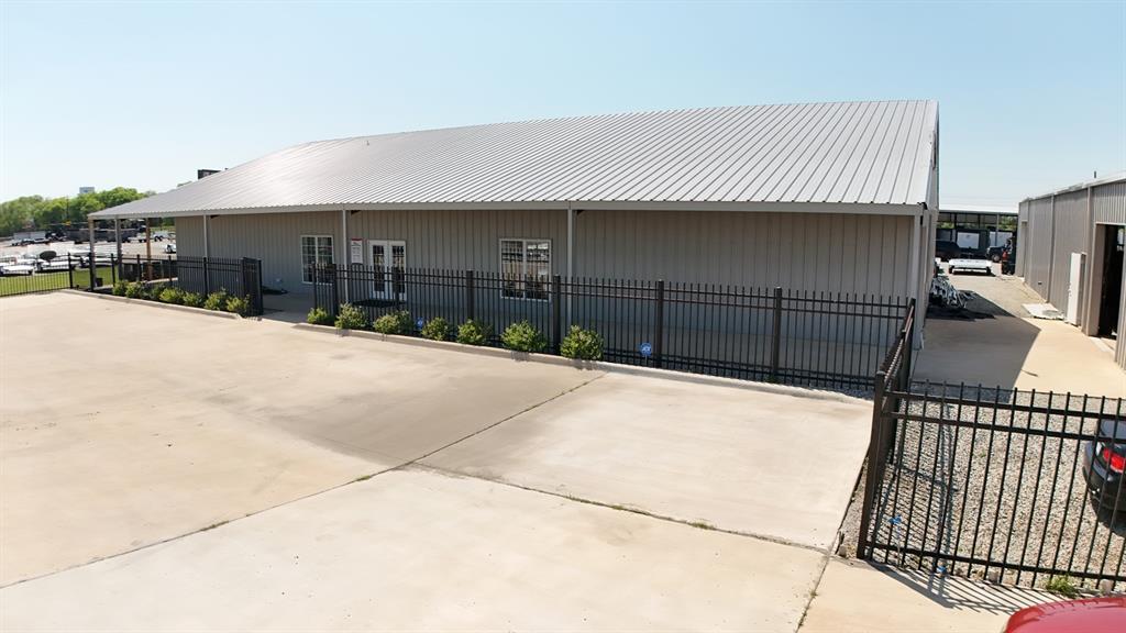 Sanford Circle Nrt Side Add - Commercial Sale