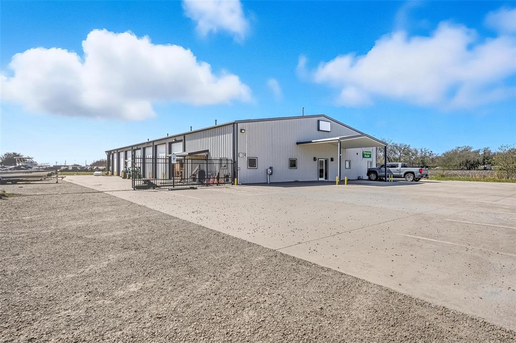 180 E Chapman Drive