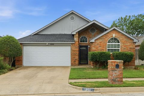 Photo of 1800 Pine Ridge Drive, Bedford, TX 76021 (MLS # 21253366)