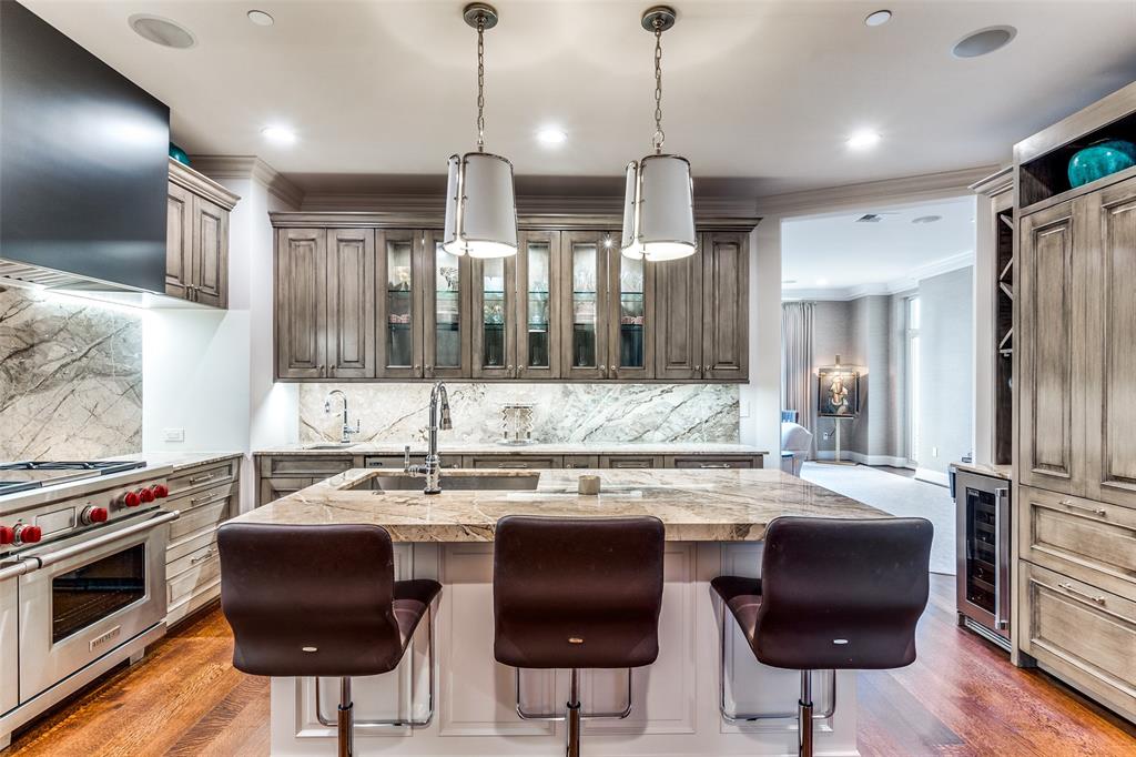 Tower & Regency Row Residence Condo - Residential