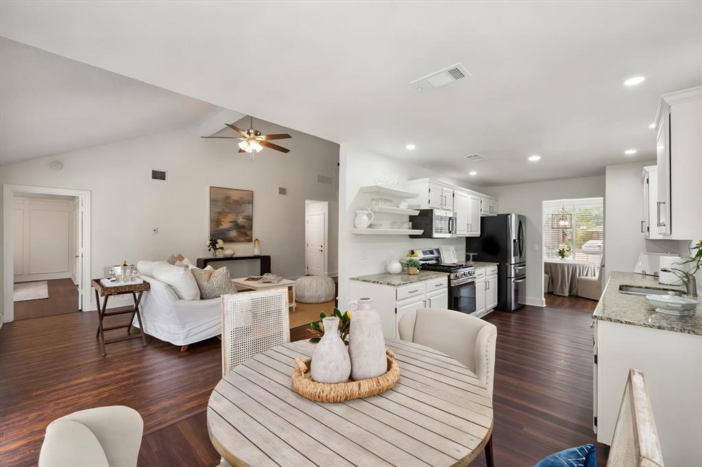 7025 Escondido Drive