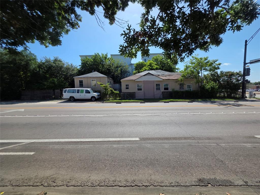 937 W 12th Street