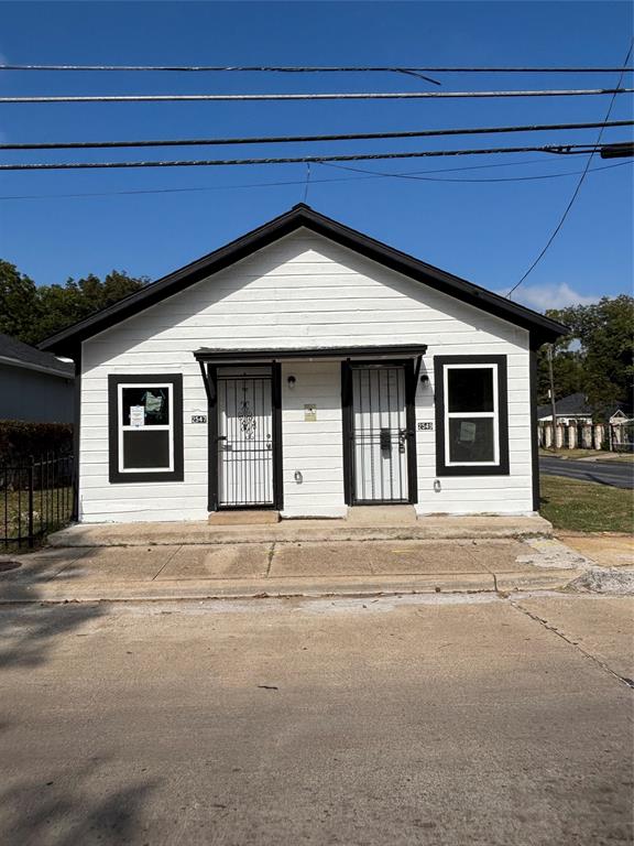 Montros - Commercial Lease