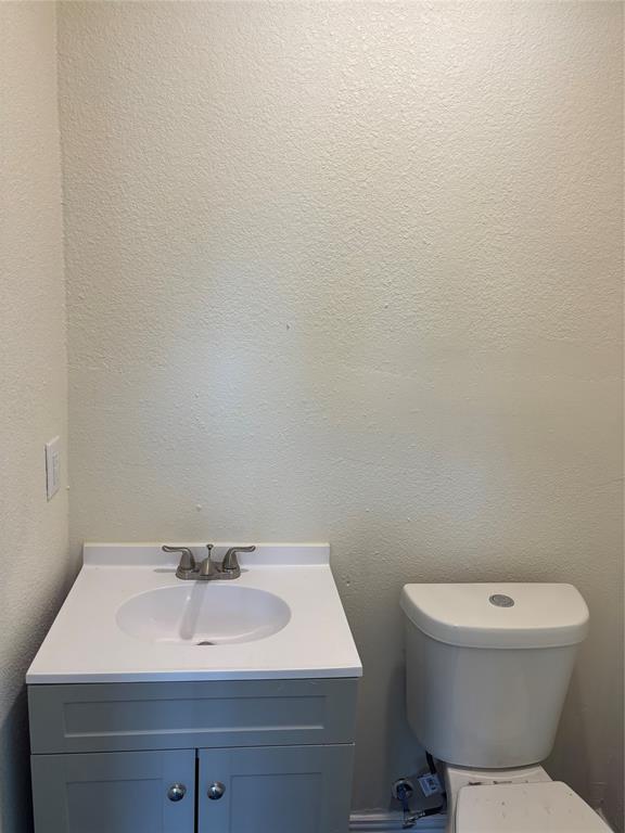 Montros - Commercial Lease