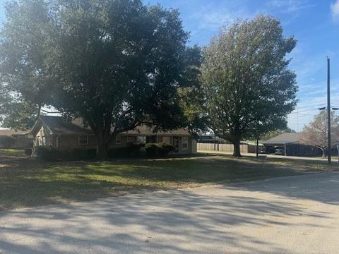 A home in Nocona