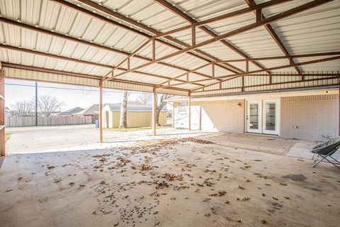 A home in Nocona