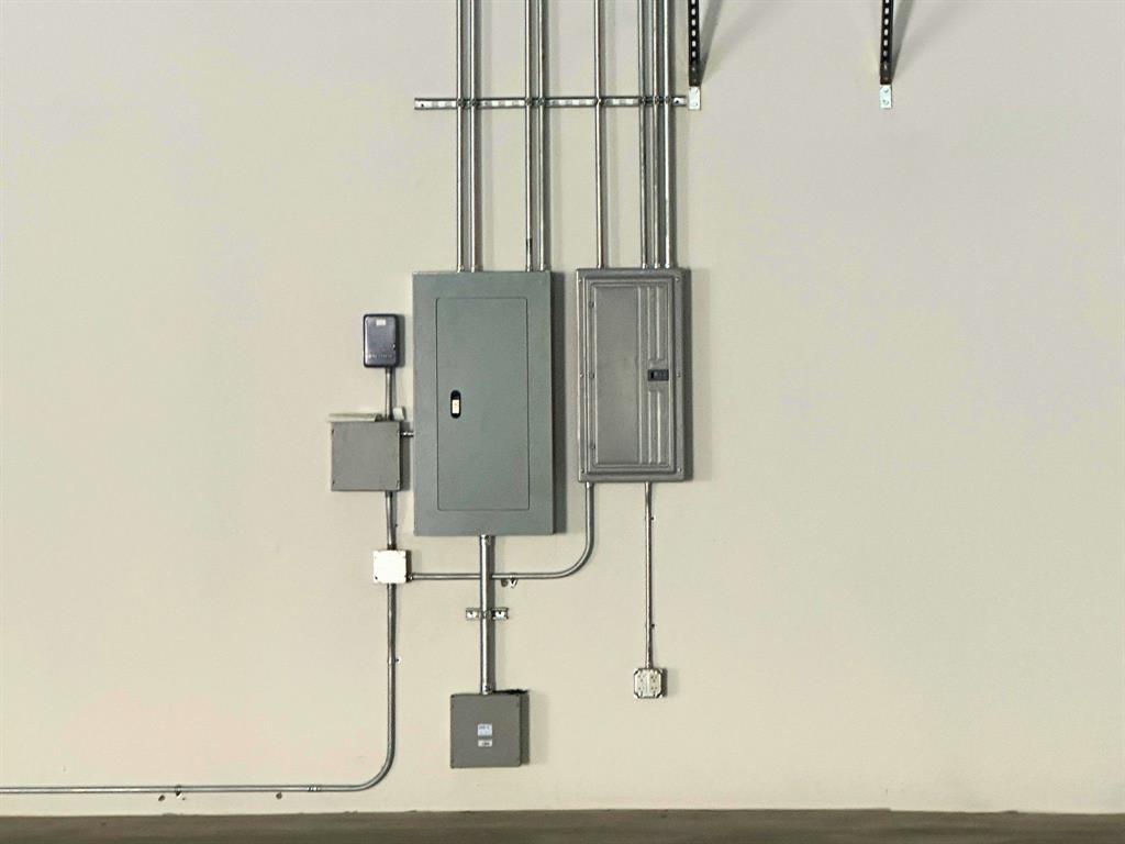 Hudson Oaks Bus Park - Commercial Sale