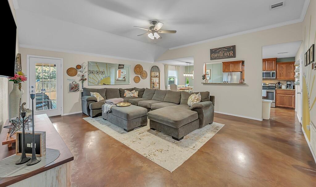 213 Woodlands Boulevard