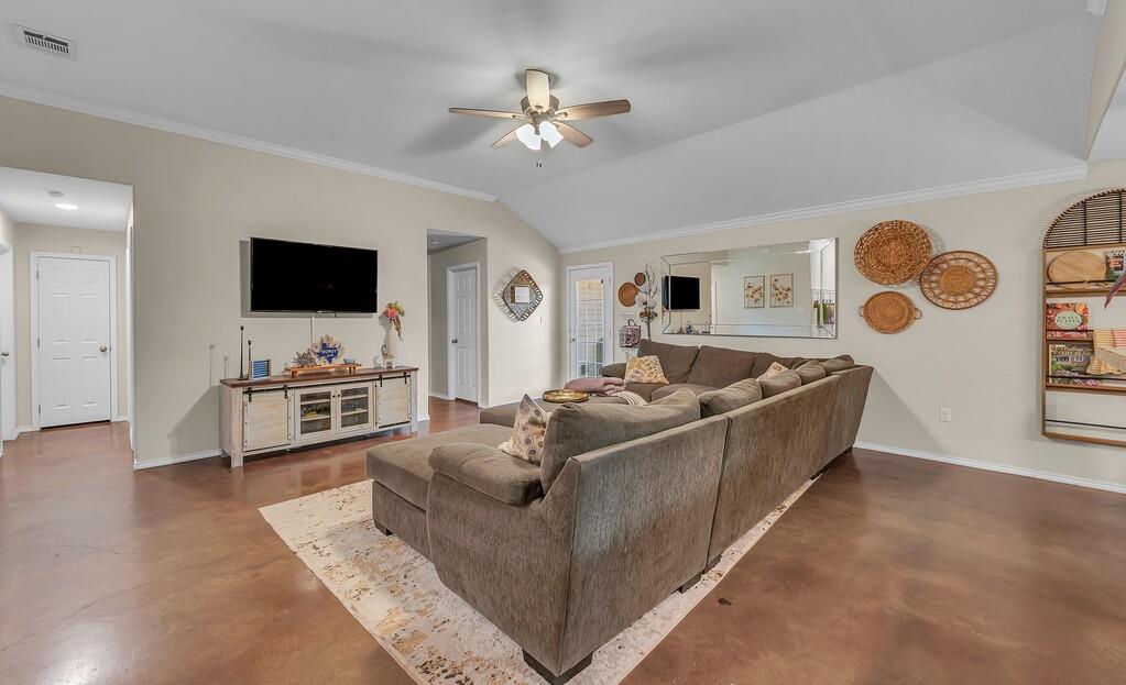 213 Woodlands Boulevard