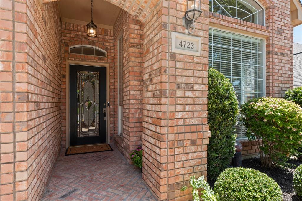 4723 Oak Club Drive