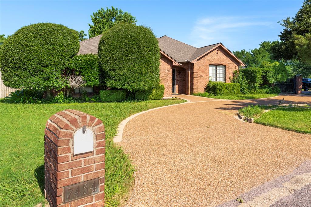 7454 Queensbury Circle