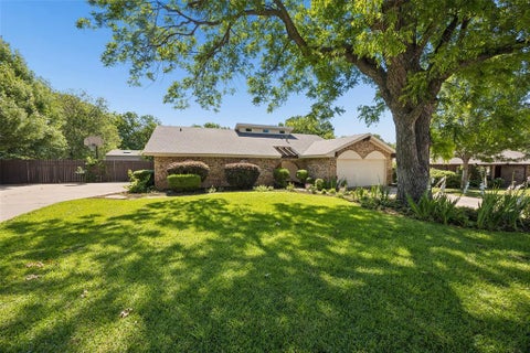 Photo of 1203 Oakwood Trail, Southlake, TX 76092 (MLS # 21272777)