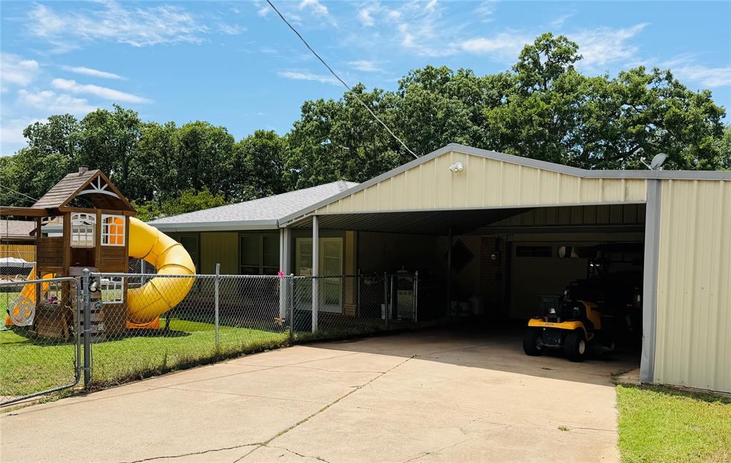 506 Oakwood Drive