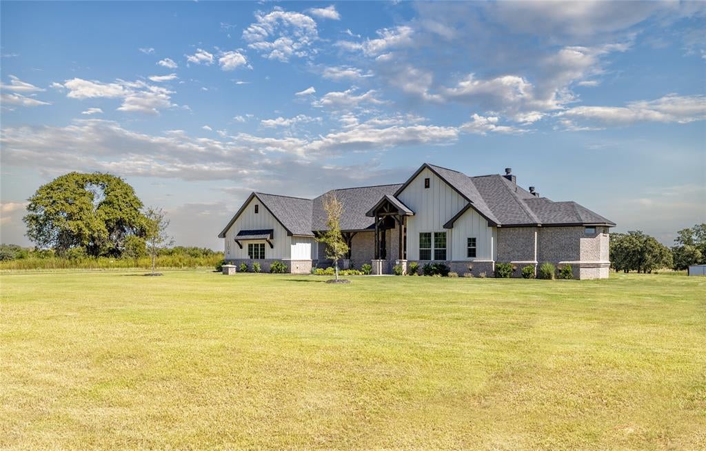 104 Prairie Winds Drive
