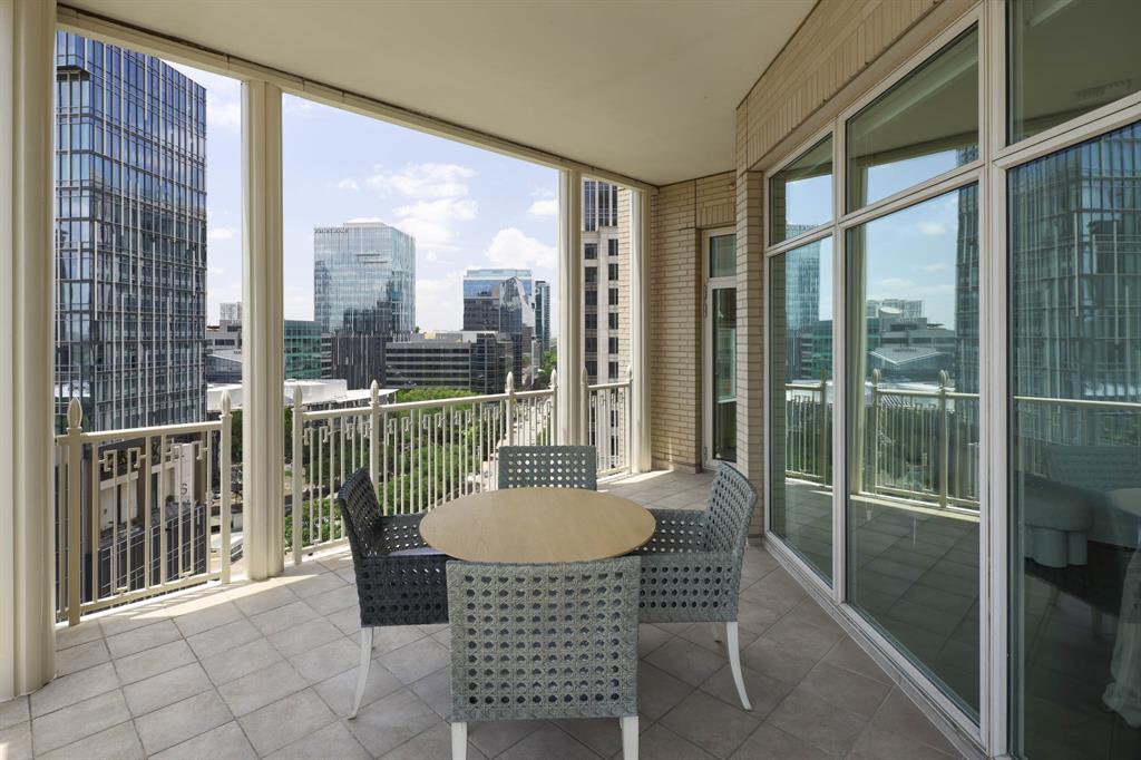 Tower & Regency Row Residence - Residential