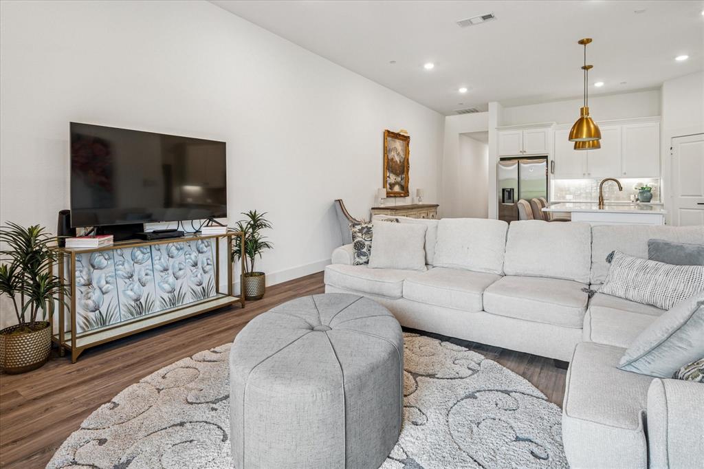 613 Cloverleaf Drive