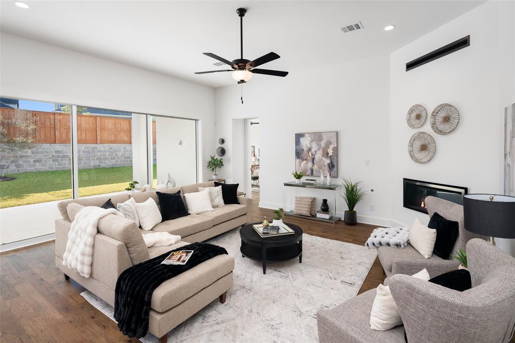 3879 Vase Vine Place