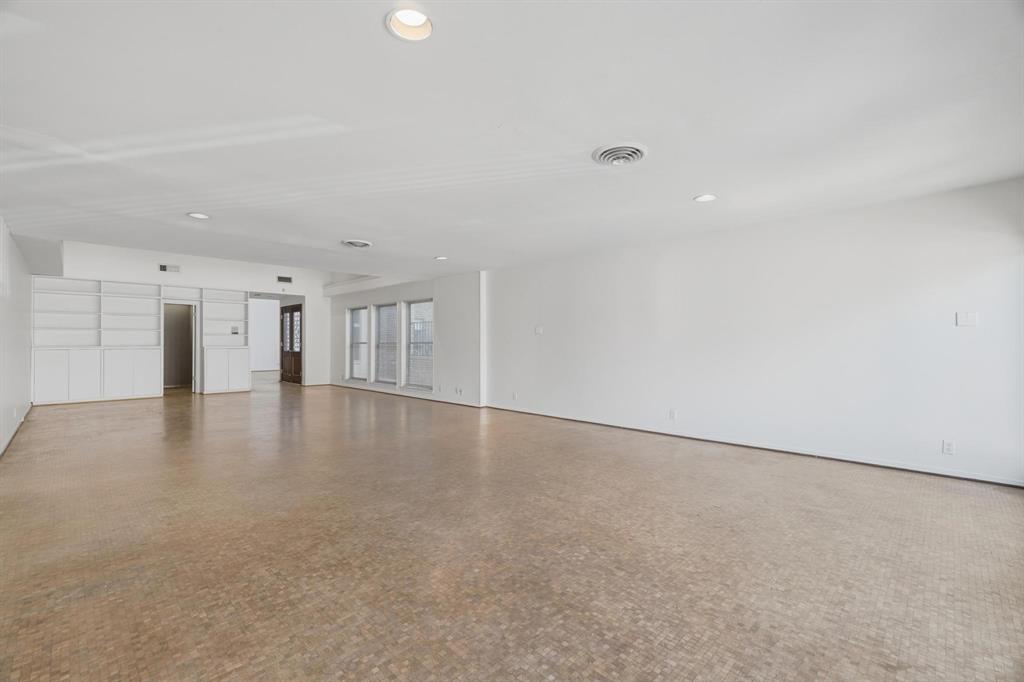 52 Rue Maison Street