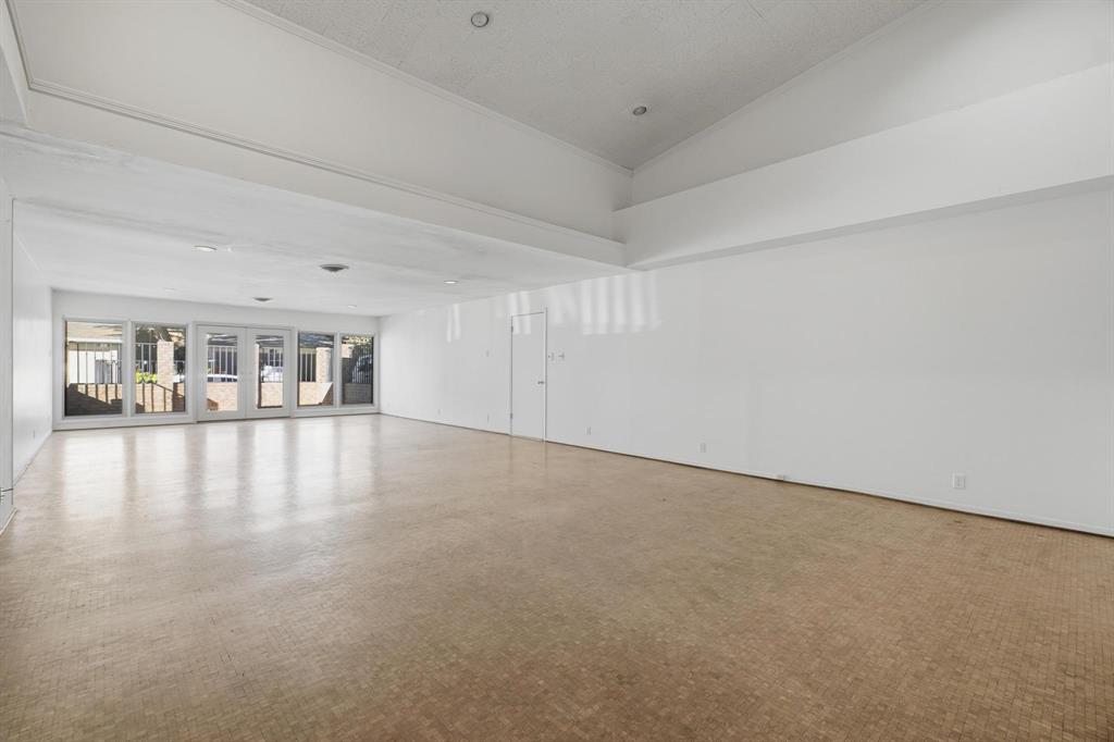 52 Rue Maison Street