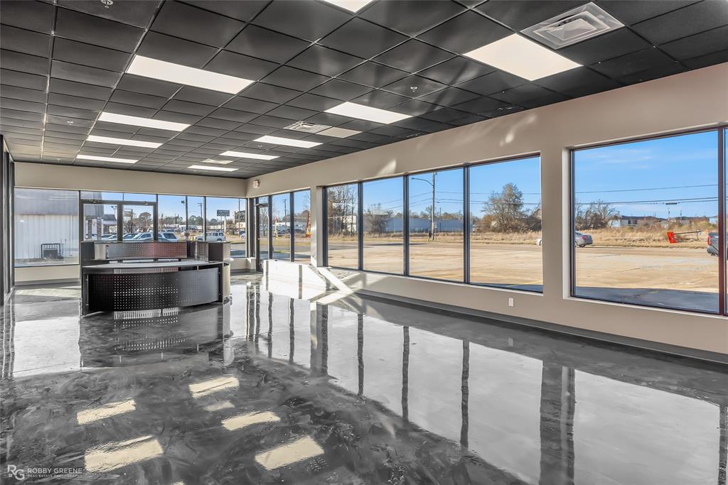 COLLEGE HEIGHTS - Commercial Sale