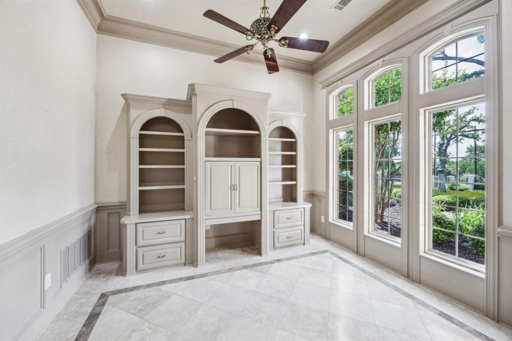 585 N Peytonville Avenue