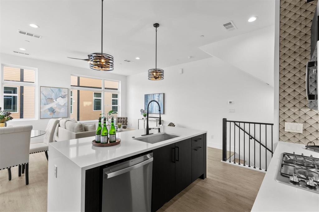 Dallas Land & Loan Cos Add 03 - Residential Lease