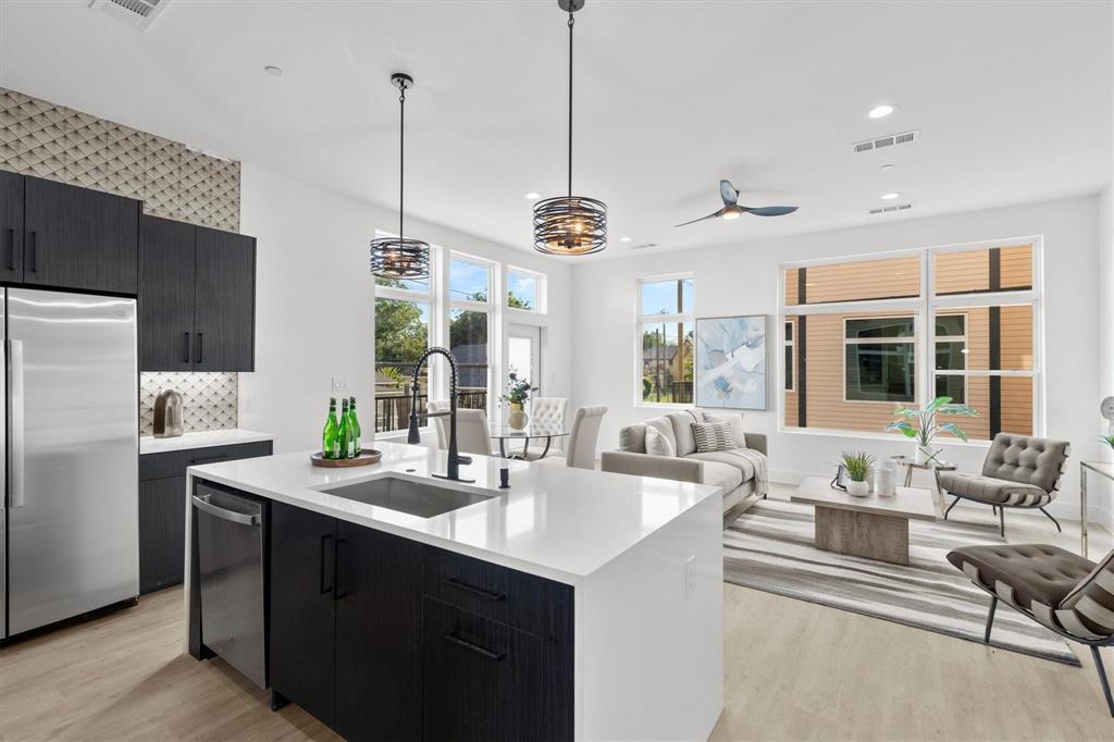 Dallas Land & Loan Cos Add 03 - Residential Lease