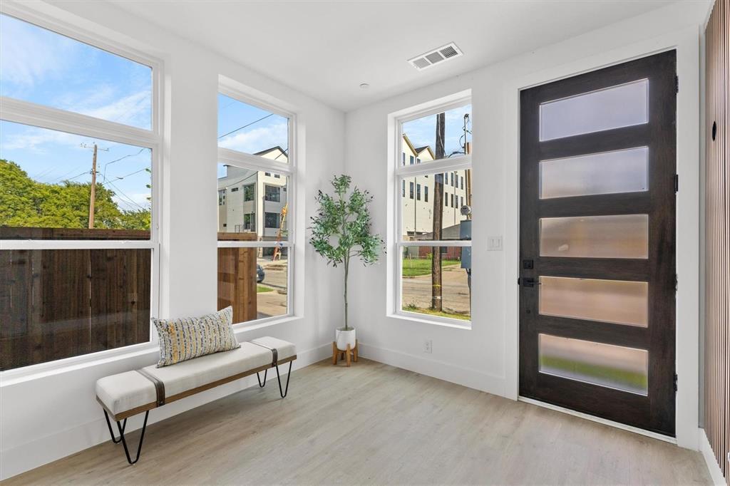 Dallas Land & Loan Cos Add 03 - Residential Lease