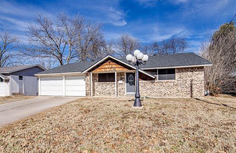 304 Sundown Court Burleson TX 76028